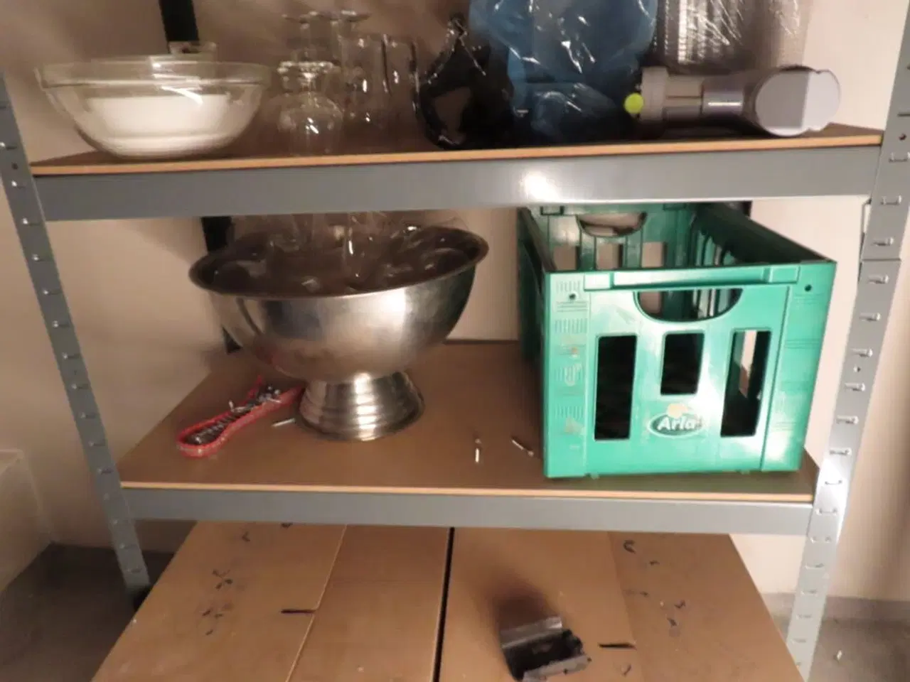 Billede 4 - 2 stk. reoler med indhold