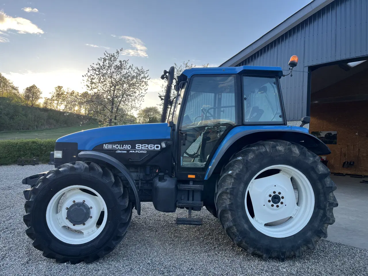 Billede 1 - New Holland 8260