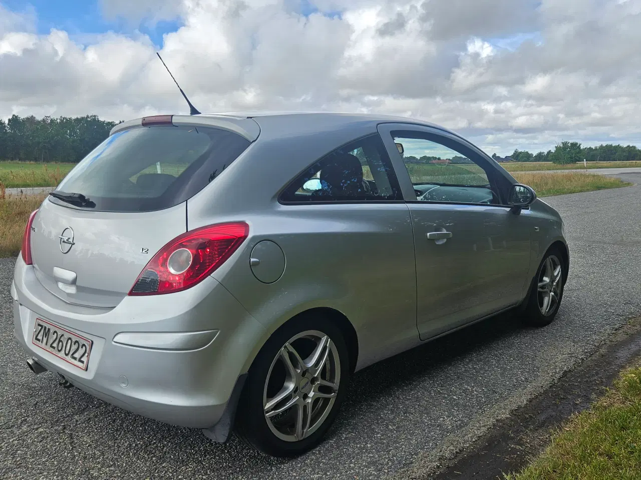 Billede 2 - Opel Corsa 1.2 Lavt kilometertal 