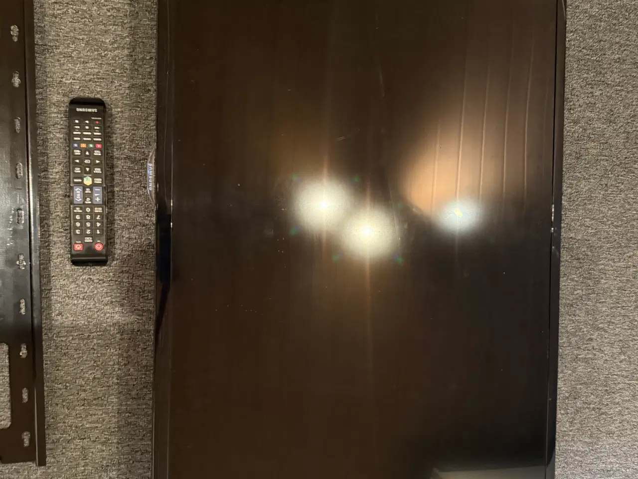 Billede 2 - Samsung TV. Incl ophæng 43 tommer