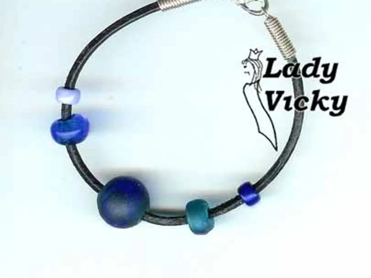 Billede 6 - Læderarmbånd med blå glasperler