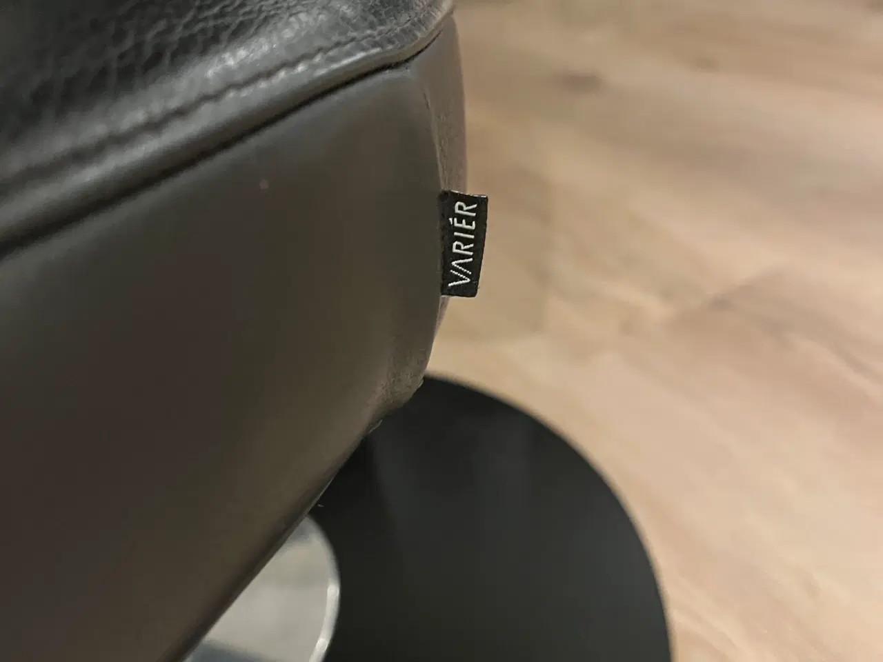 Billede 8 - Varier Peel Club loungestol med sort anilin læder.