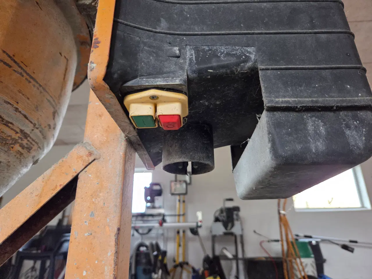 Billede 2 - Cementblander + 2 stk. soldater