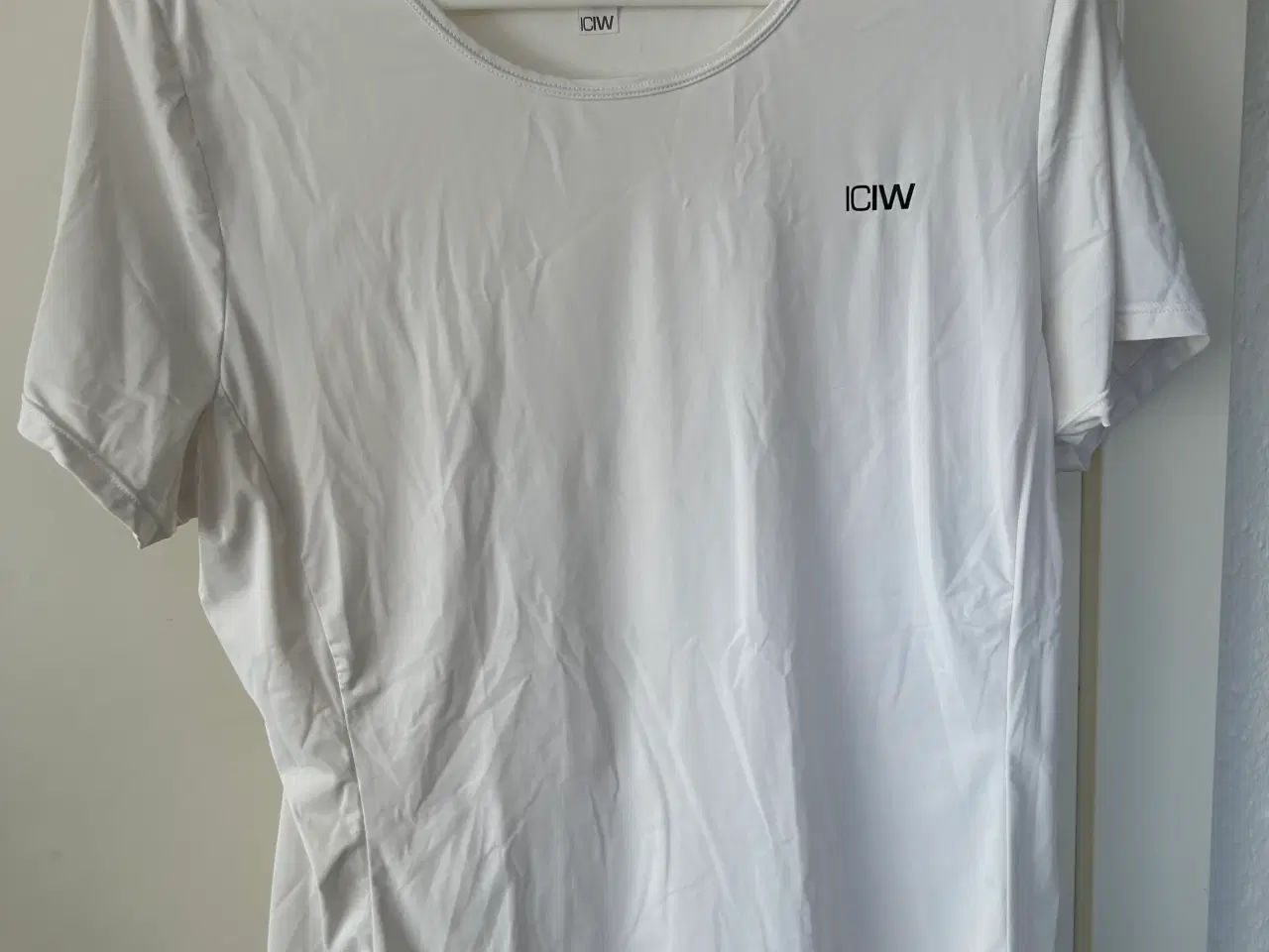 Billede 2 - 4 løbe T-shirt fra ICIW str L 