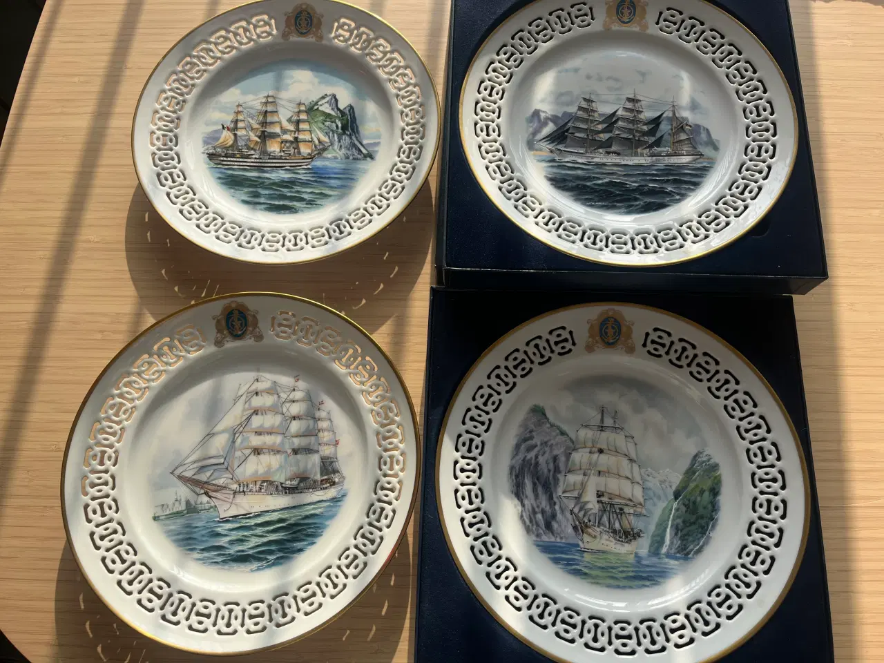 Billede 1 - 4 stk Windjammer tallerkener med motiver af skoles