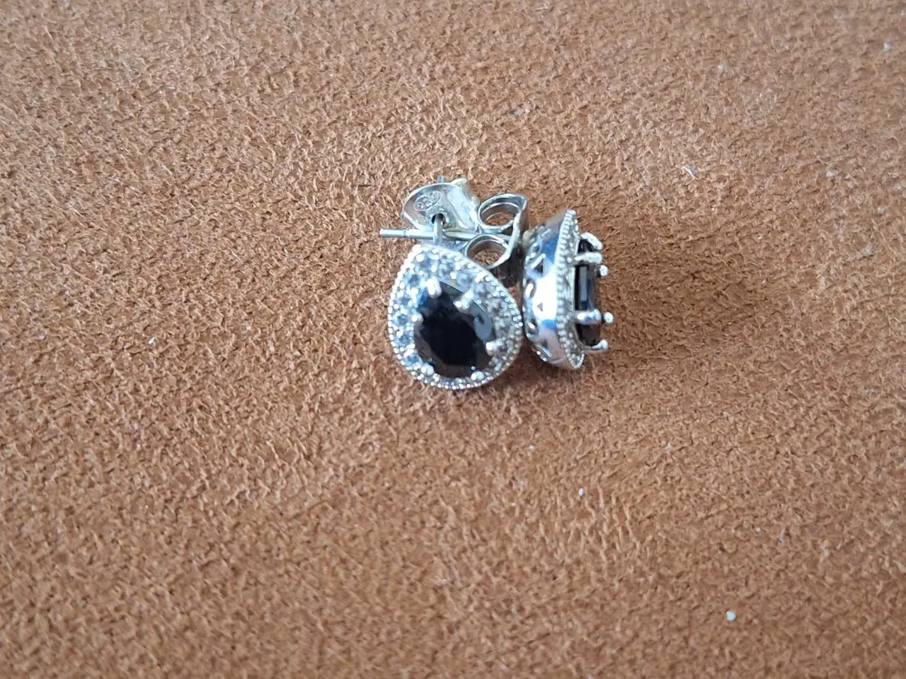 Billede 5 - Dråbeformede ørestikker