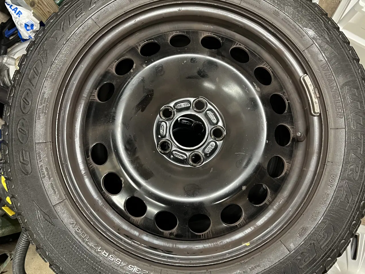 Billede 1 - Goodyear Ultragrip vinterdæk. 235/55 R17