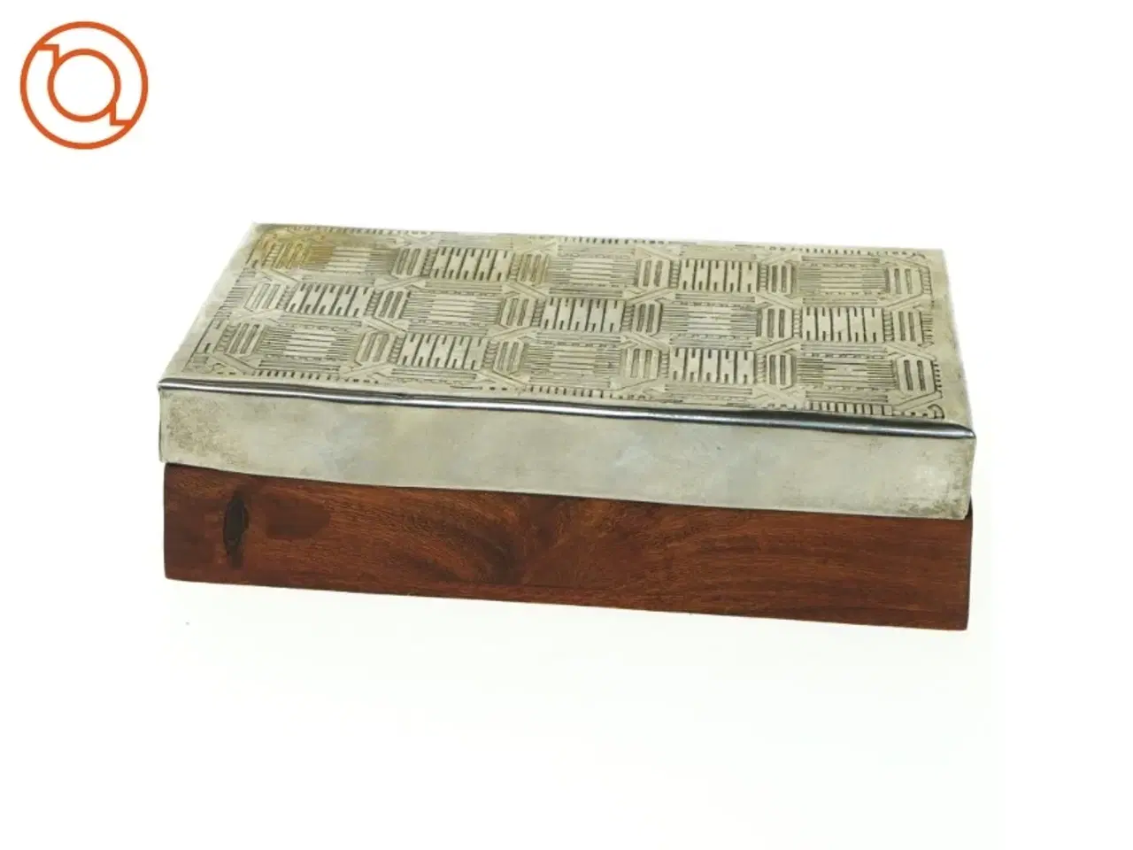 Billede 6 - Ældre trææske med ciseleret metal låg (str. 10 x 15 cm)