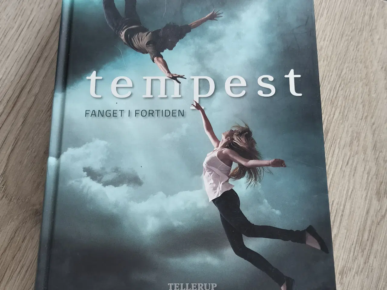 Billede 1 - Tempest af Julie Cross 