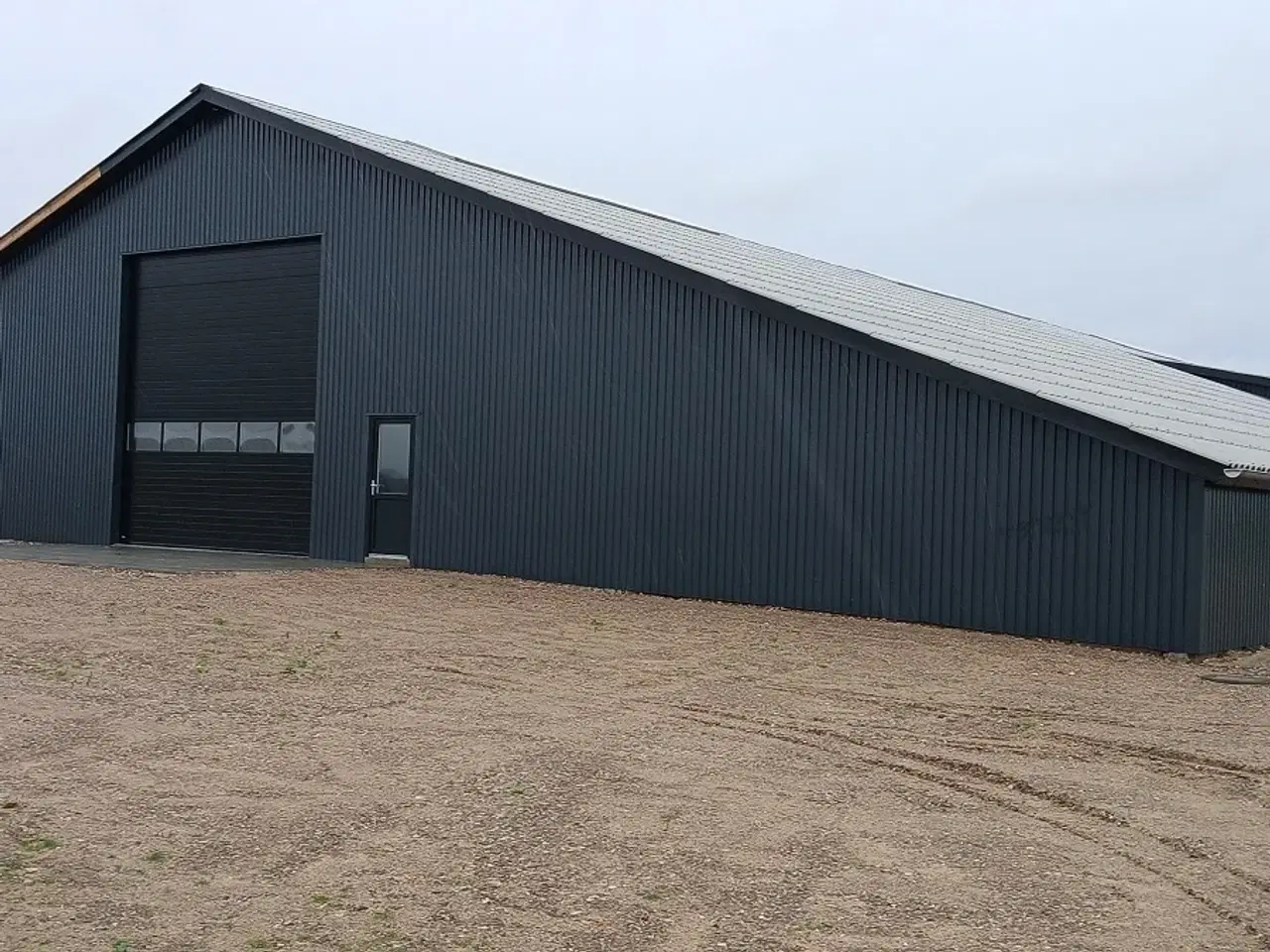 Billede 2 - Højloftet lager til leje på Purupvej 9, Østjylland.