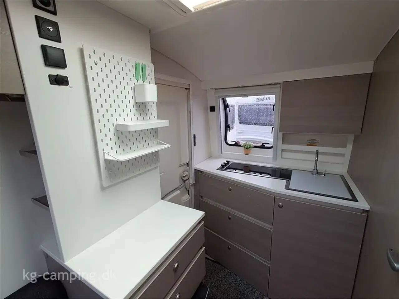 Billede 6 - 2014 - Adria Action 361 LH Kompakt og stilfuld campingvogn med lav totalvægt.