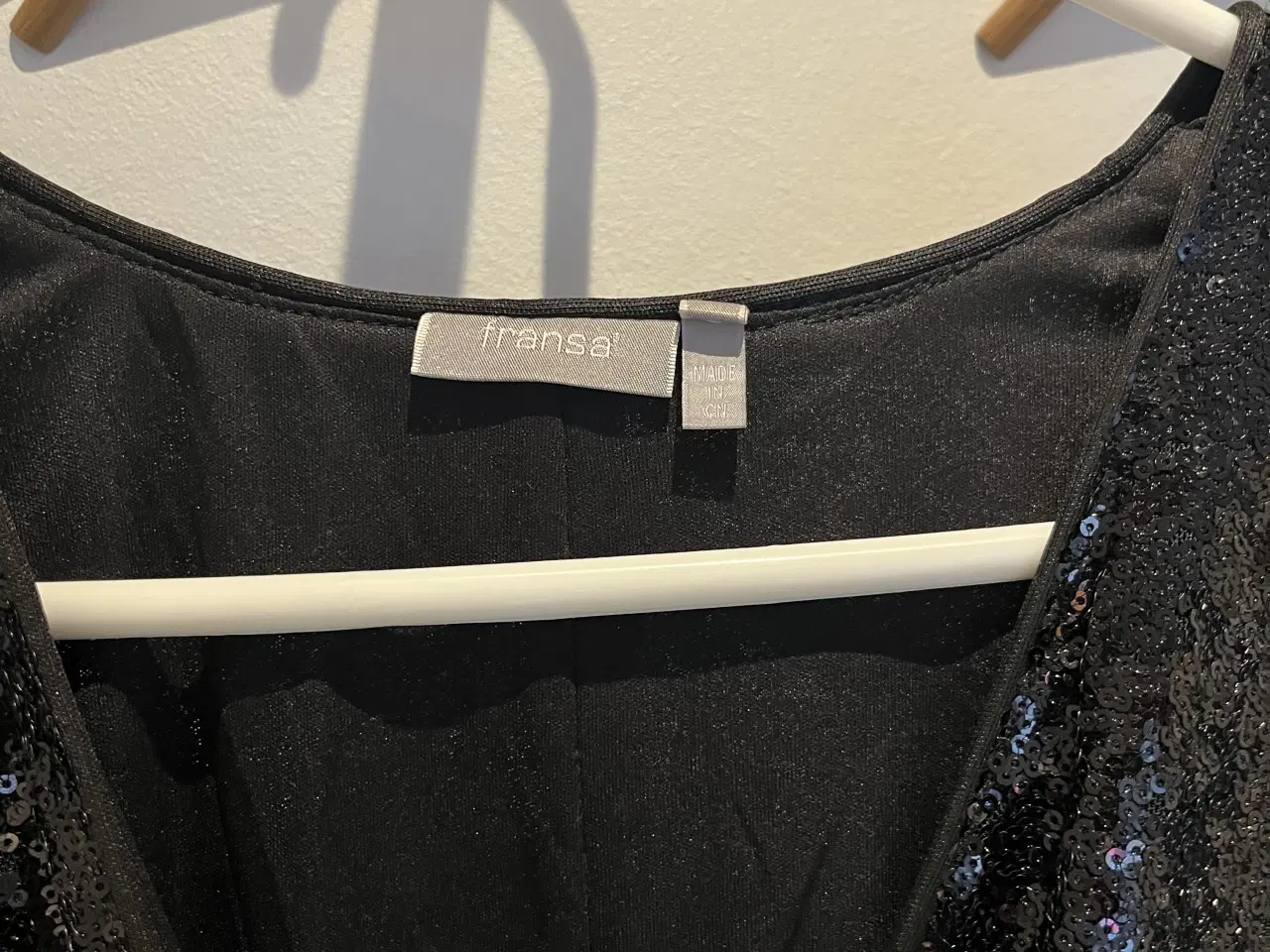 Billede 4 - Smuk paillet kjole