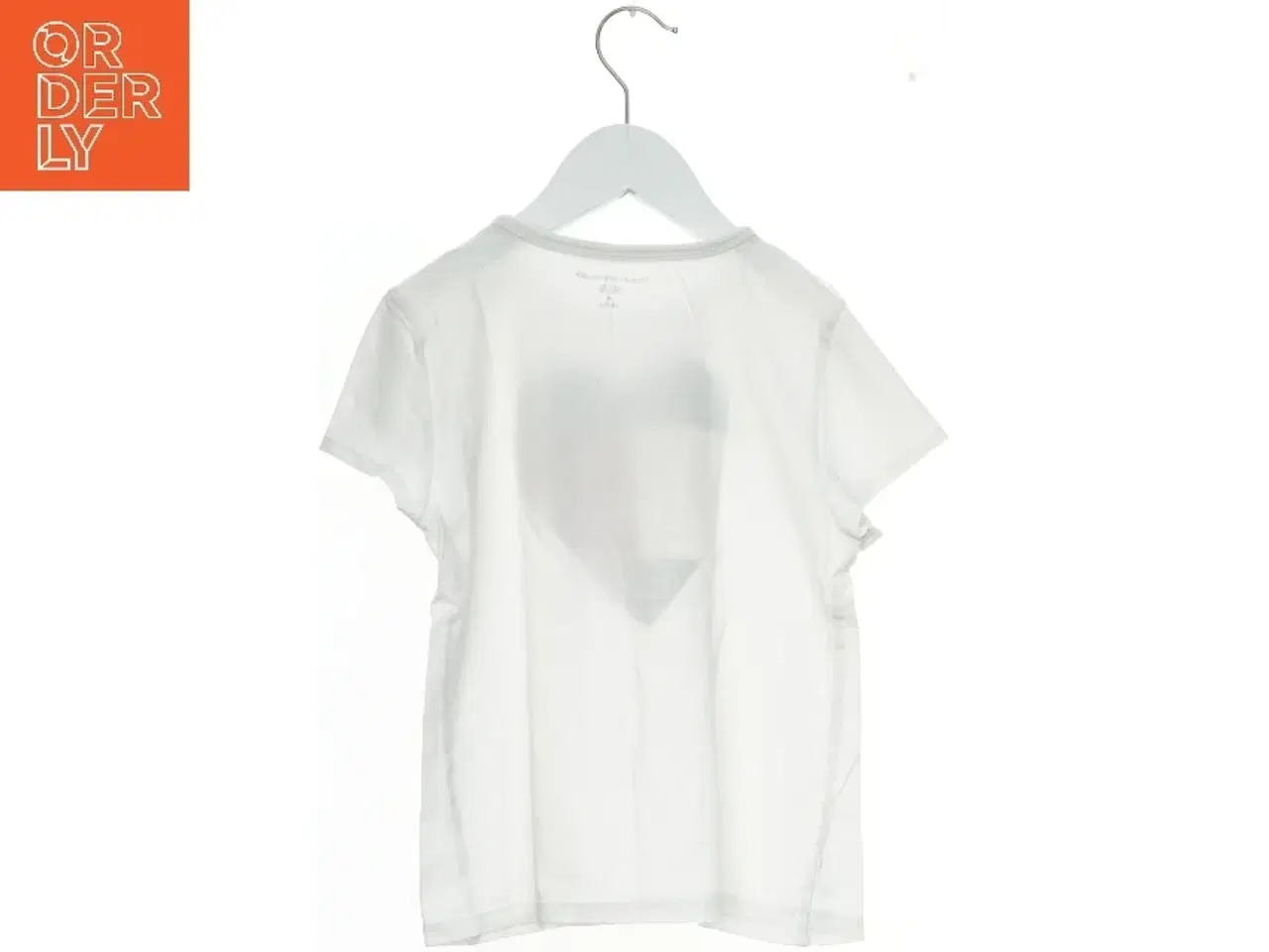Billede 2 - Hvid T-shirt med hjerte grafisk design fra Tommy Hilfiger (str. 140)