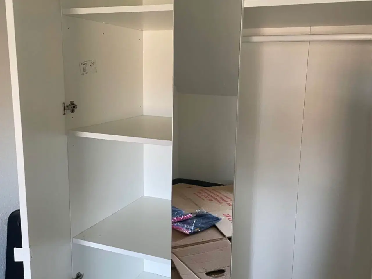 Billede 2 - Ikea garderobeskab med spejl 