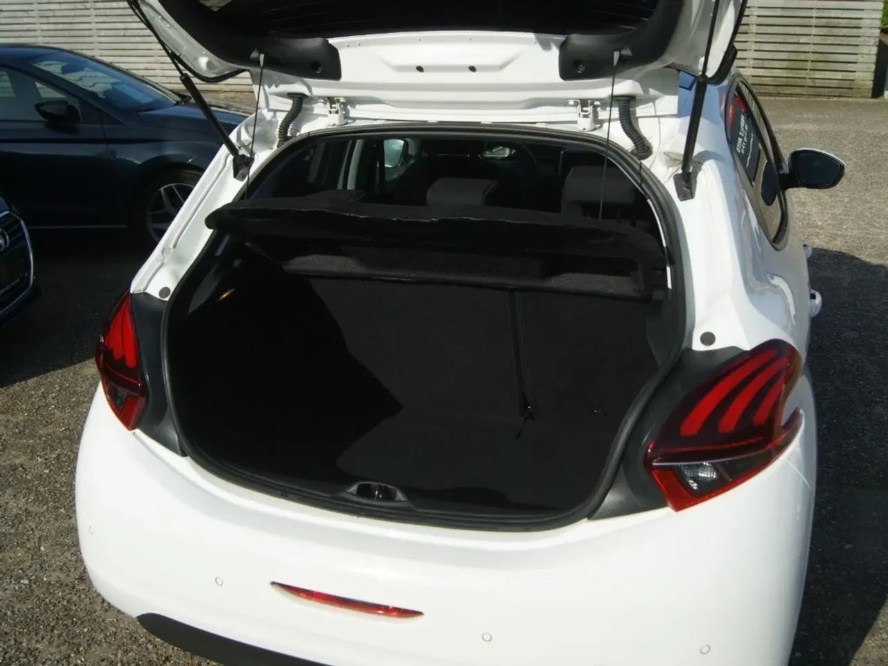 Billede 18 - Peugeot 208 1,5 BlueHDi 100 Signature Sky