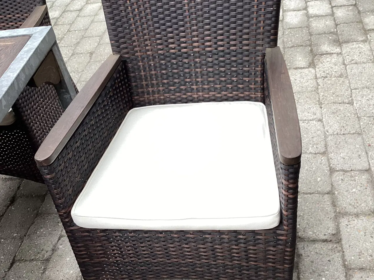 Billede 4 - Havebord + 5 stole + anrettebord