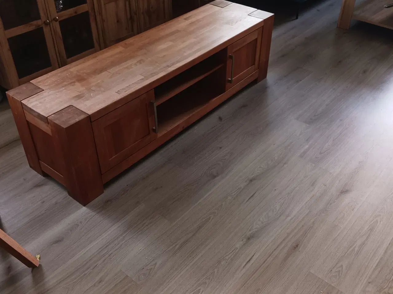 Billede 1 - Tv bord. Eg