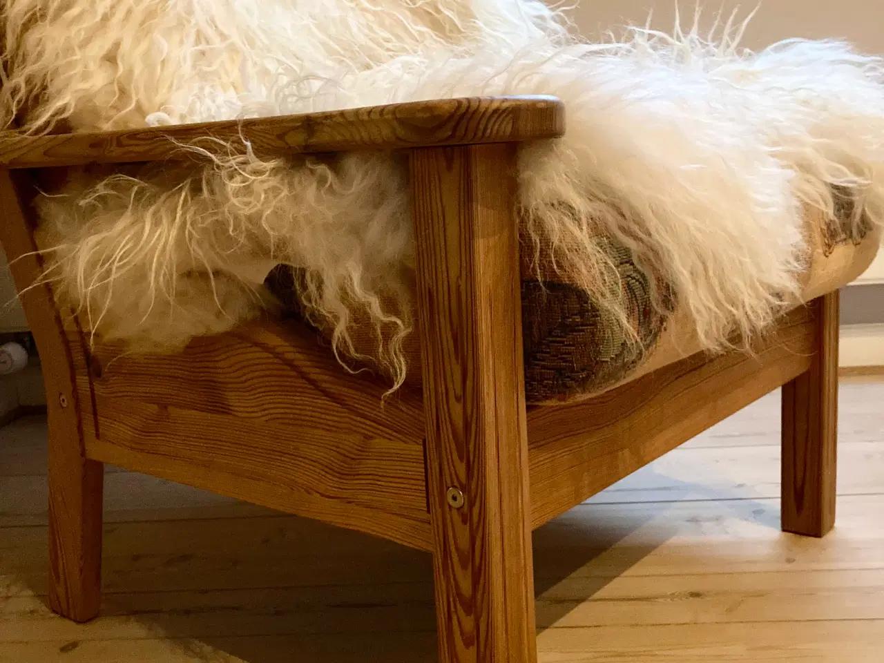 Billede 2 - Lækker 70’er lænestol i fyrretræ