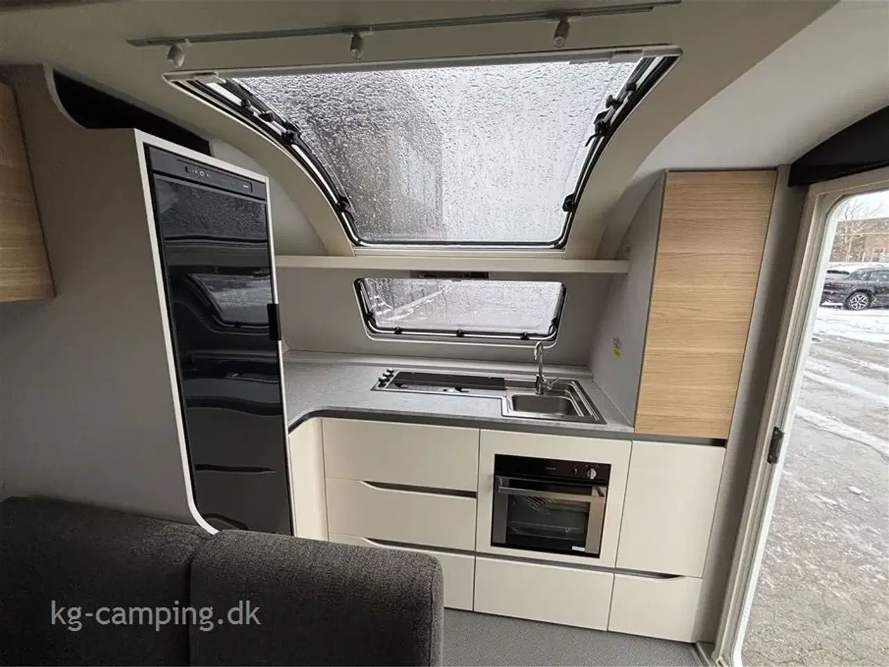 Billede 7 - 2021 - Adria Adora 613 HT Alde   Flot Adria Adora 613 HT – udstyret med Alde, Cirrus 300 telt, Mover, Aircon og ATC