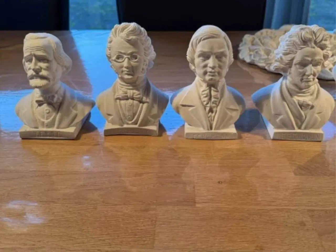 Billede 3 - Gipsfigur af forskellige komponister 