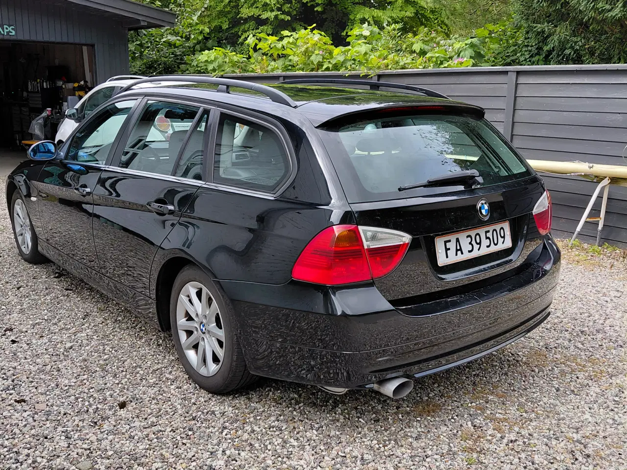 Billede 3 - pæn og velholdt ind som ude og meget velkørende