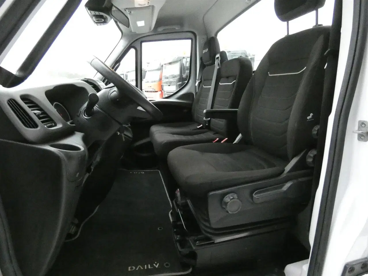 Billede 9 - Iveco Daily 35S18 4100mm 3,0 D 180HK Ladv./Chas. 8g Aut.