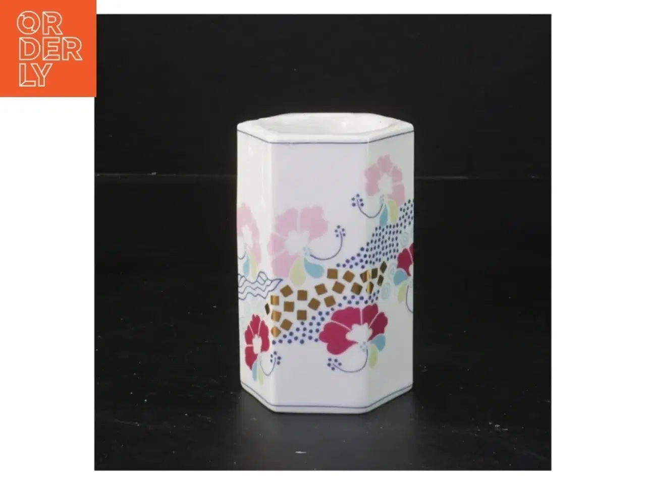 Billede 1 - Vase med blomsterdesign fra B&G (str. 10 cm) (DVD)