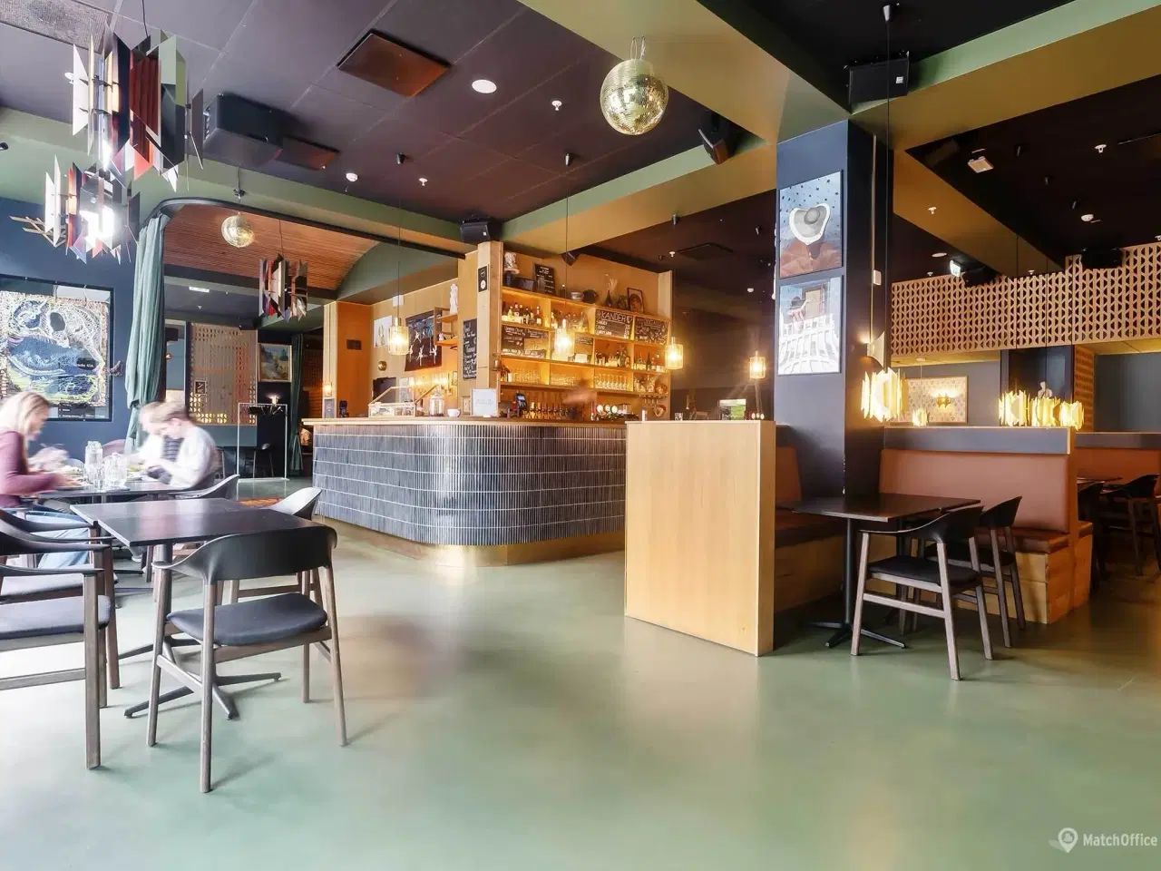 Billede 7 - Kreativt kontormiljø med højt til loftet og adgang til fælles personalerestaurant og café