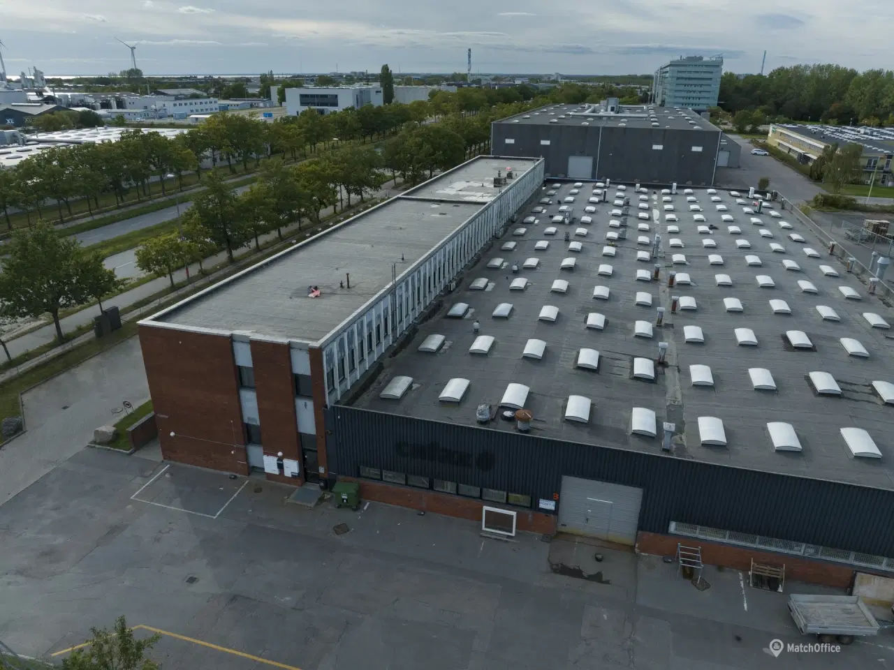 Billede 7 - Stort udendørsareal til parkering og/eller opbevaring