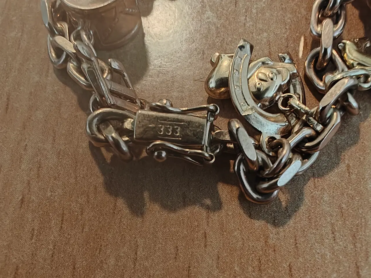 Billede 3 - 8 Karat Bismark guld armbånd med charms