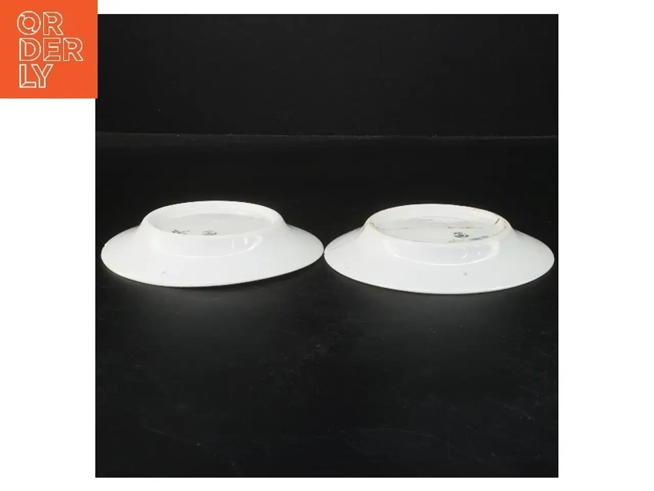 Billede 2 - Kongeligt porcelæn tallerkener, musselmalede, 2 stk. fra Royal Copenhagen (str. Ø 14 cm)