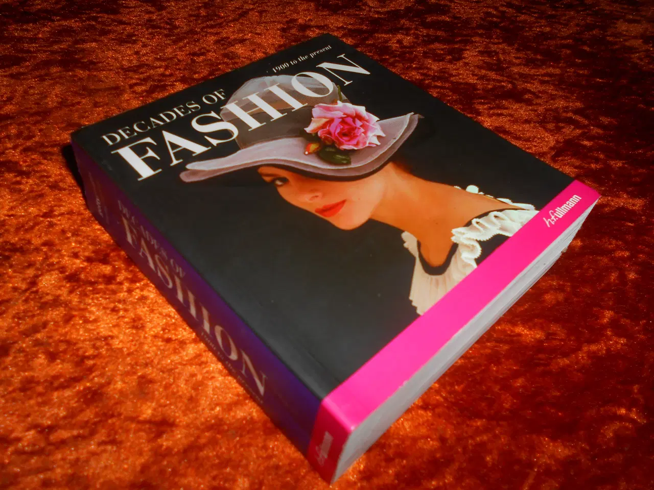 Billede 1 - Decades of fashion, Harriet Worsley,