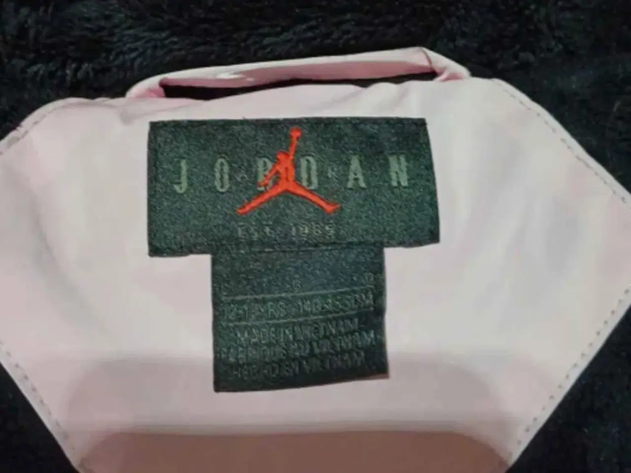 Billede 4 - Jordan jakke str 10-11år