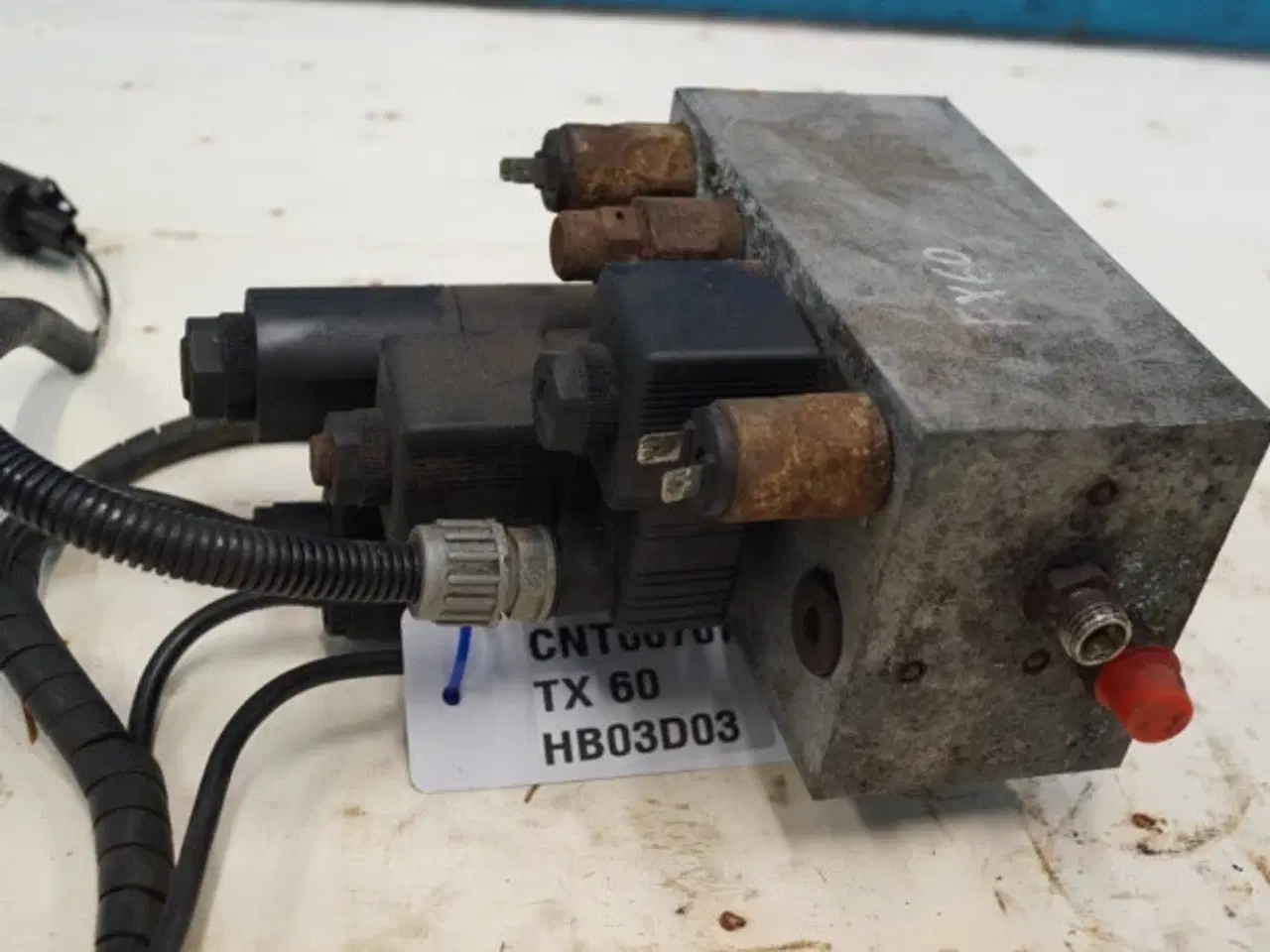 Billede 5 - New Holland FX60 Hydraulikventil 84037241