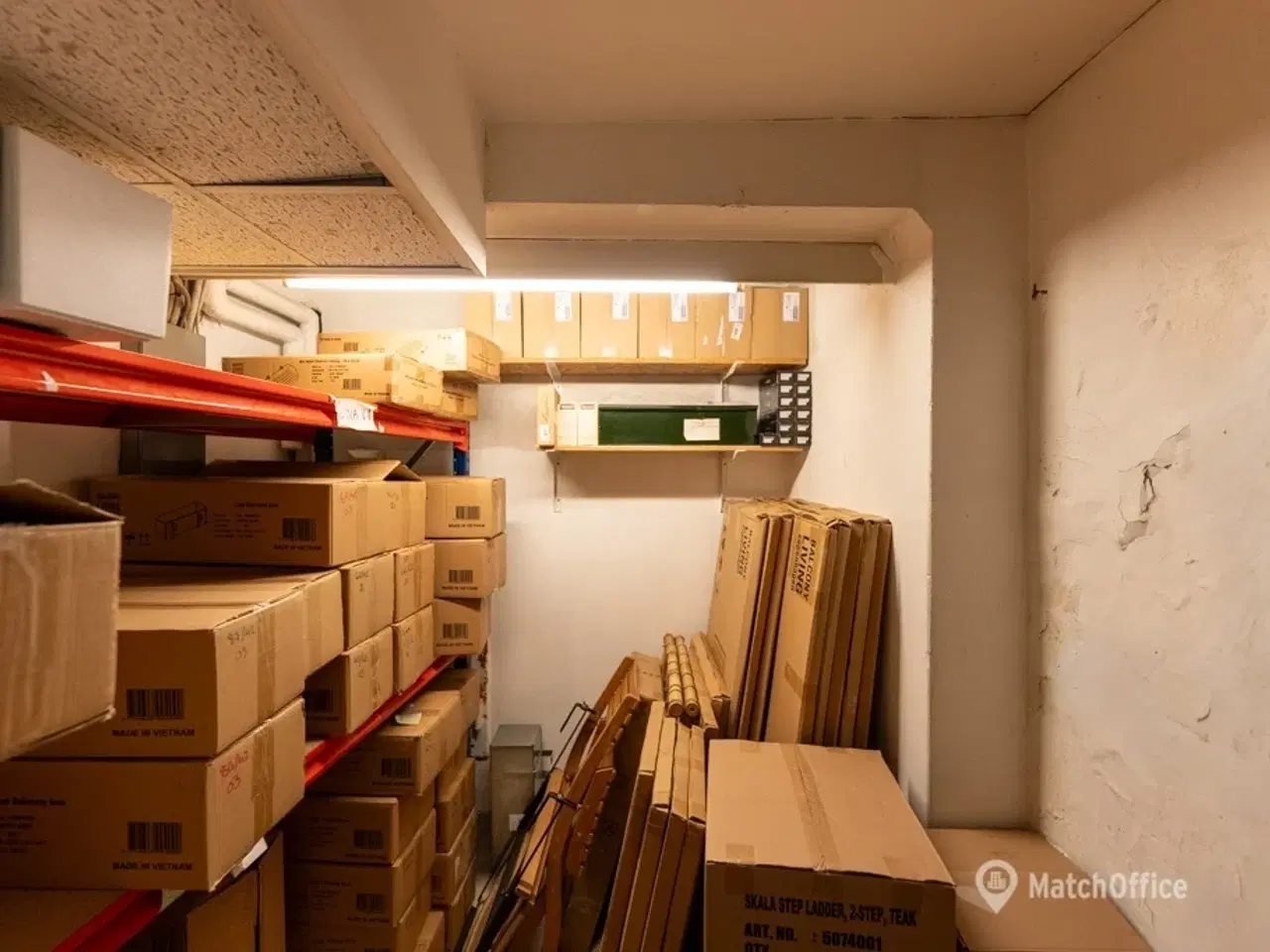 Billede 13 - SÆLGES: Velholdt og synlig erhvervsandel i høj kælder – med bred facade mod Godthåbsvej