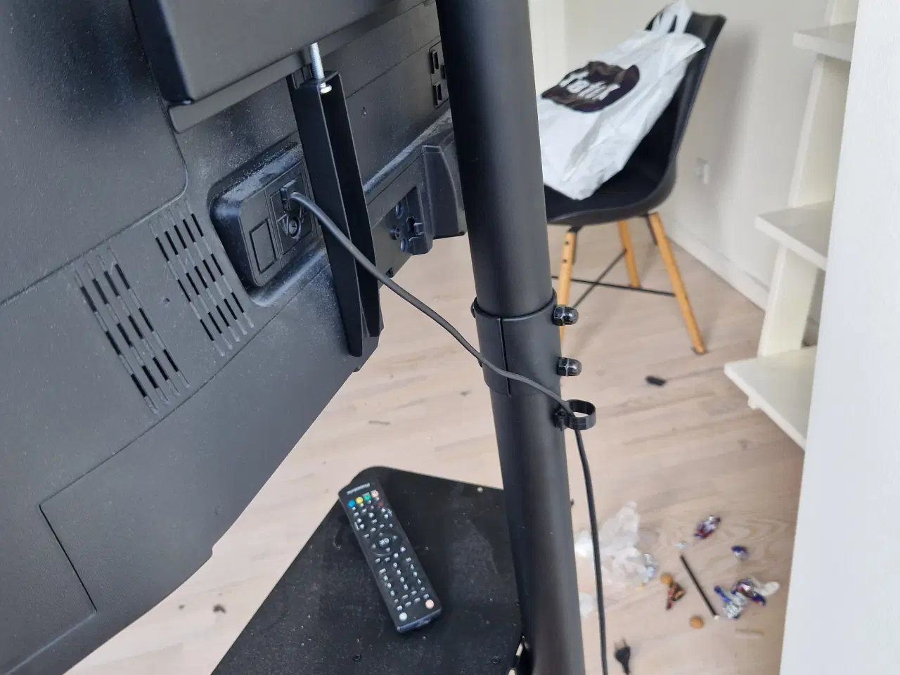 Billede 2 - Tv med stander på hjul