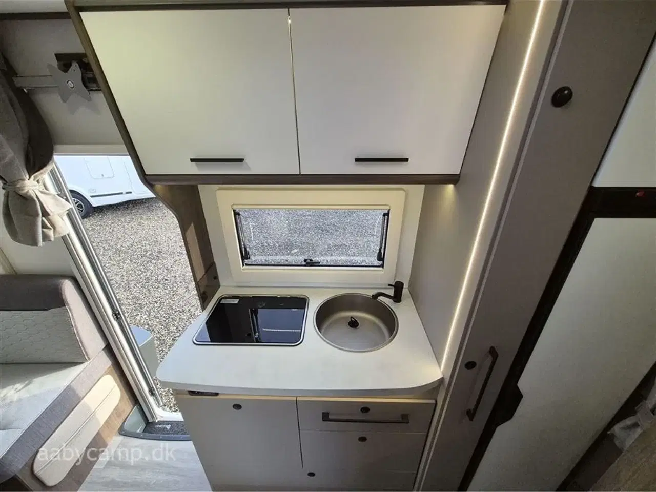 Billede 13 - 2026 - Benimar Tessoro 444   Nk Pakke. 8 trins Automatgear. 200W solceller. Webasto Dieselfyr. Kompressor køleskab.