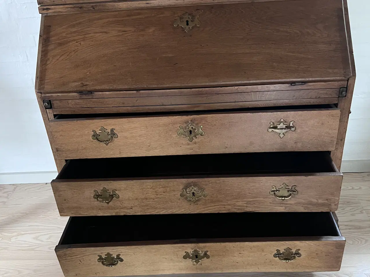 Billede 5 - Flot gammelt chatol i egetræ