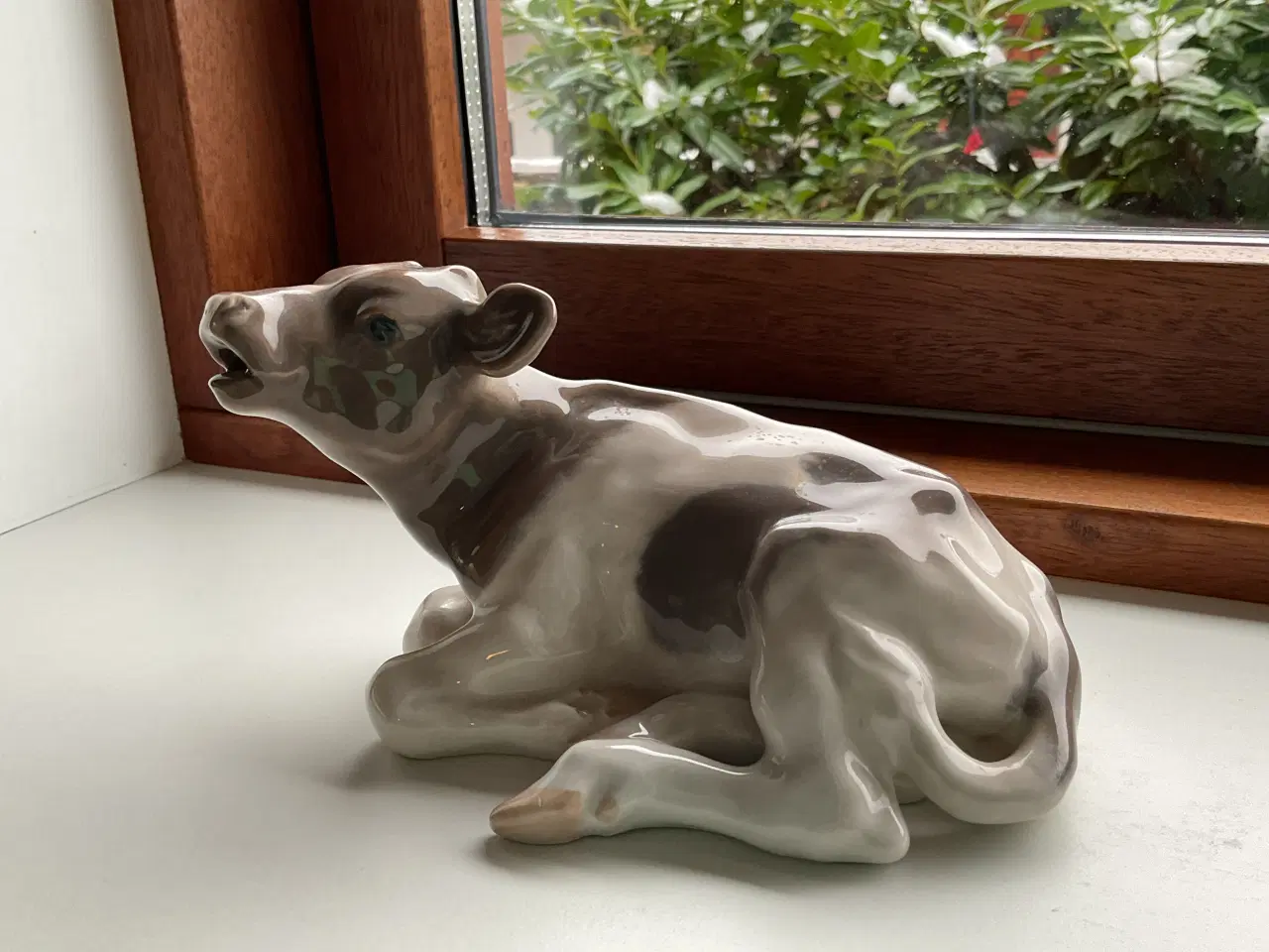 Billede 1 - Figur af ko fra Royal Copenhagen