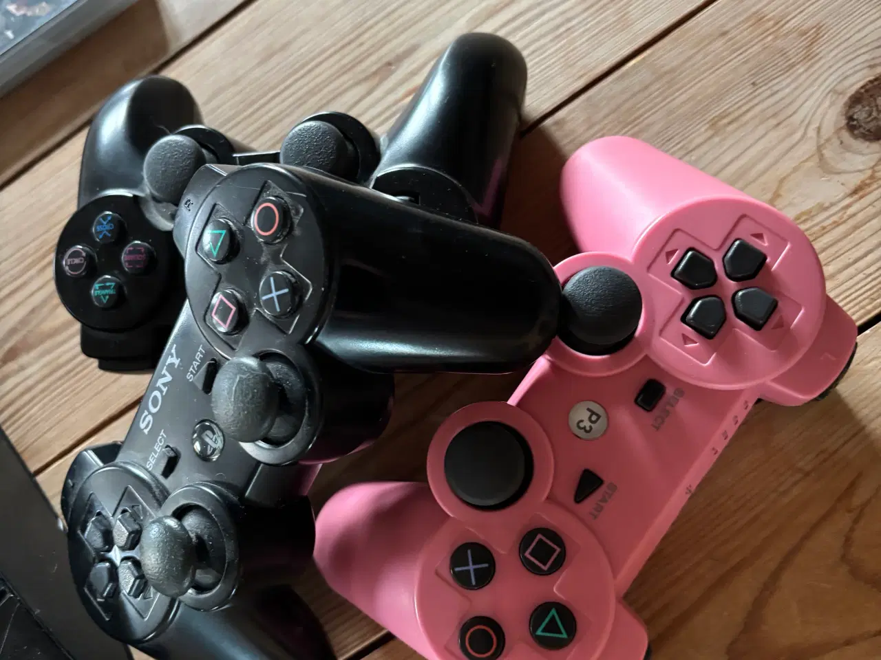Billede 2 - Playstation 3 inkl 3 controllere og 6 spil
