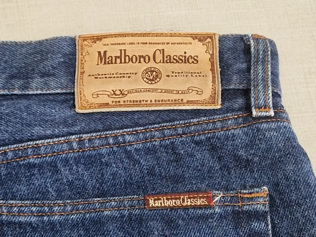 Billede 4 - Marlboro Classics blå jeans, størrelse W38/L32