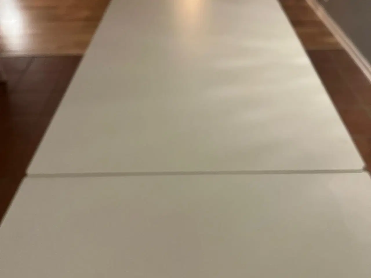 Billede 2 - Spisebord hvid laminat m.egetræs ben