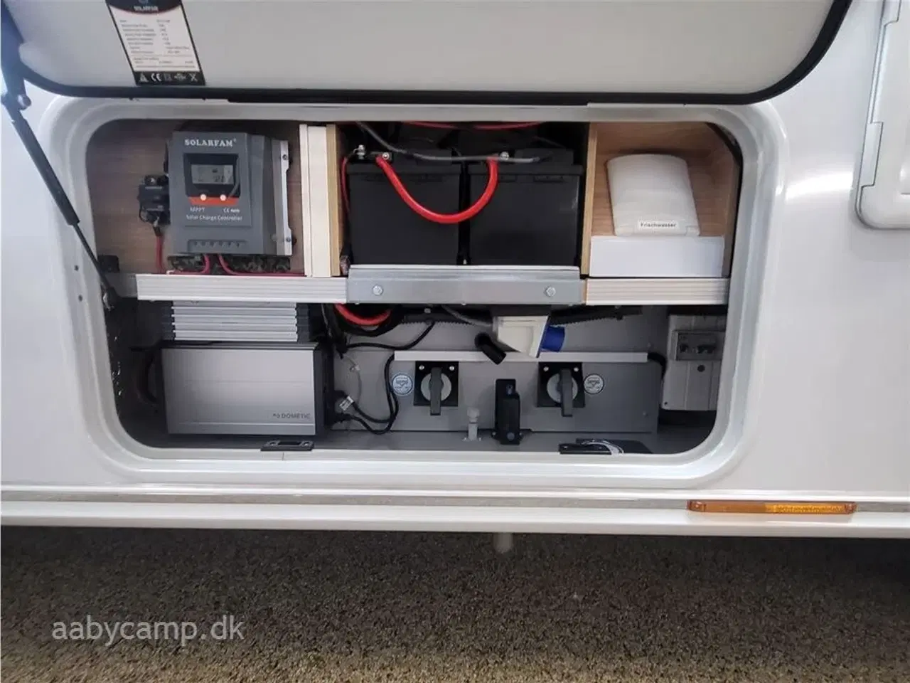 Billede 16 - 2018 - Knaus Sky I 650   Egoist Camper med god indretning. solceller. batteri. tv. el-markise. og el-trin.