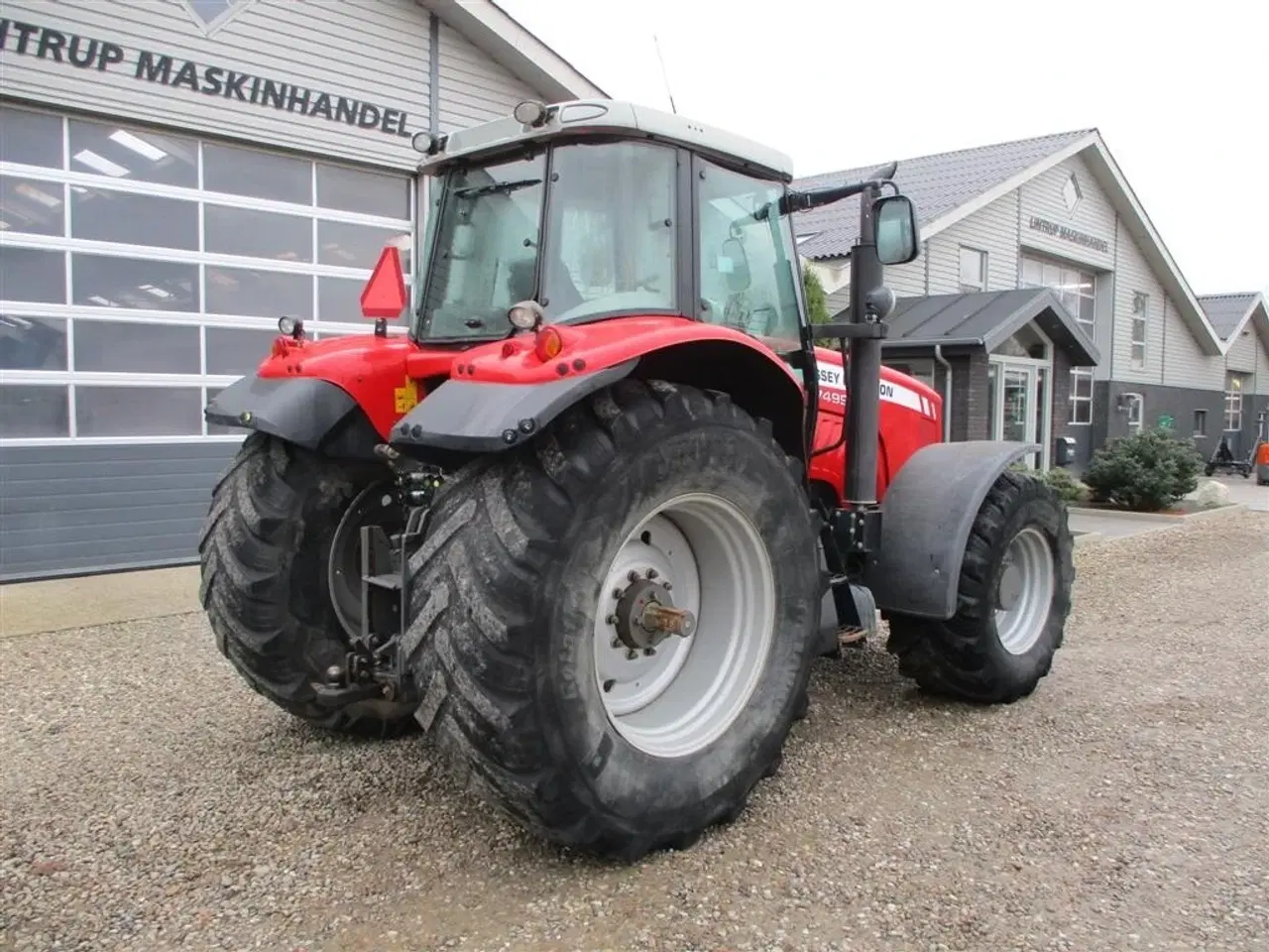 Billede 16 - Massey Ferguson 7499 Dyna VT med 4stk fabriksnye dæk til. Den er med frontlift, affejederet foraksel og affejederet kabine på