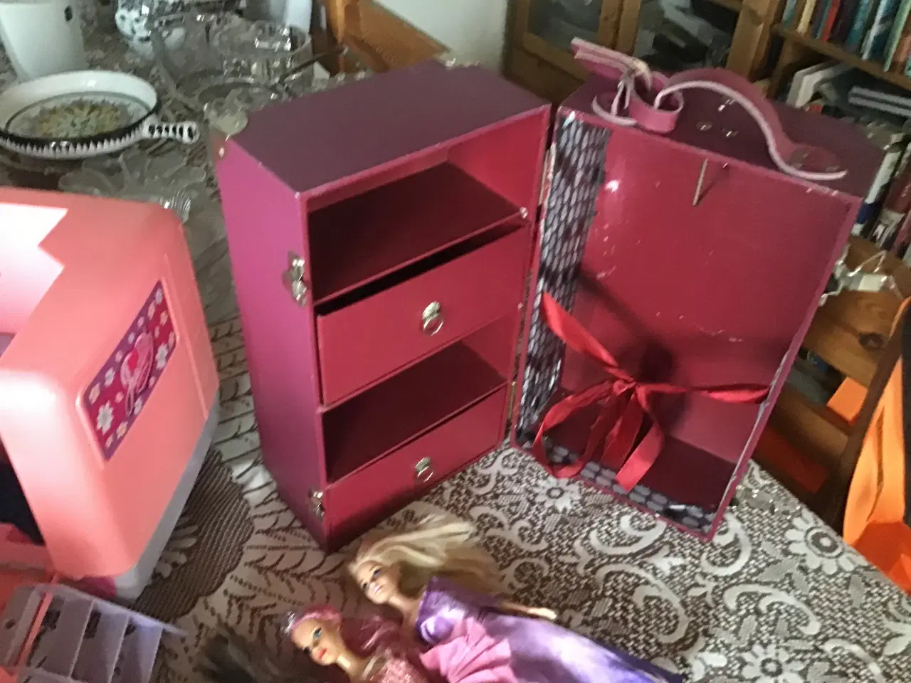 Billede 3 - Dukke autocamper, skabe samt dukker