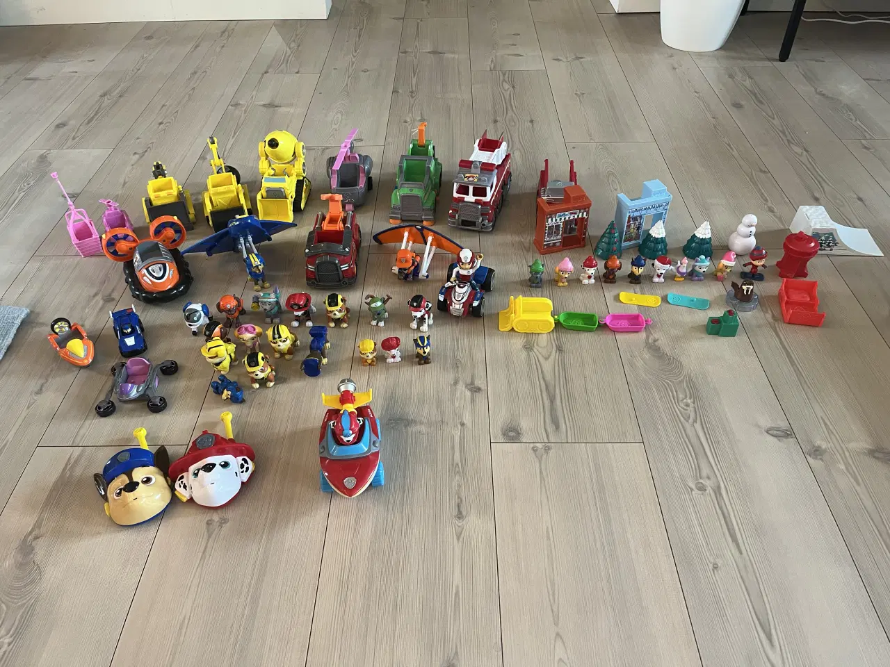 Billede 8 - Paw Patrol, figurer, biler, skib