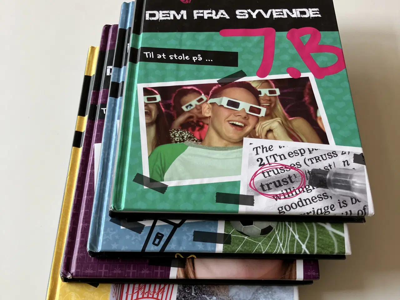 Billede 4 - Dem fra syvende 1-4 (4 bøger). Af Trine Juul Hanse