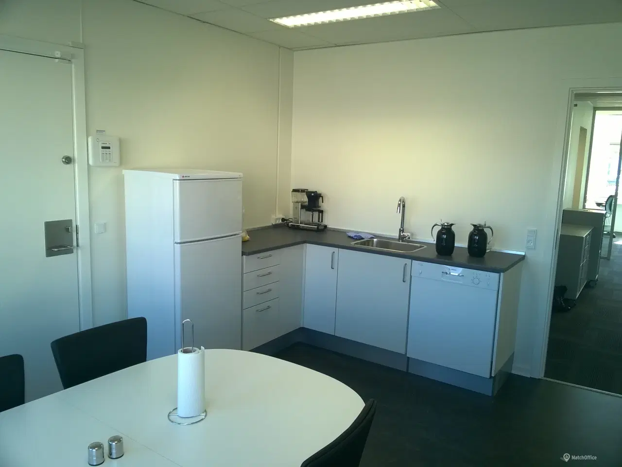 Billede 2 - Kontor i stueplan - meget central placering