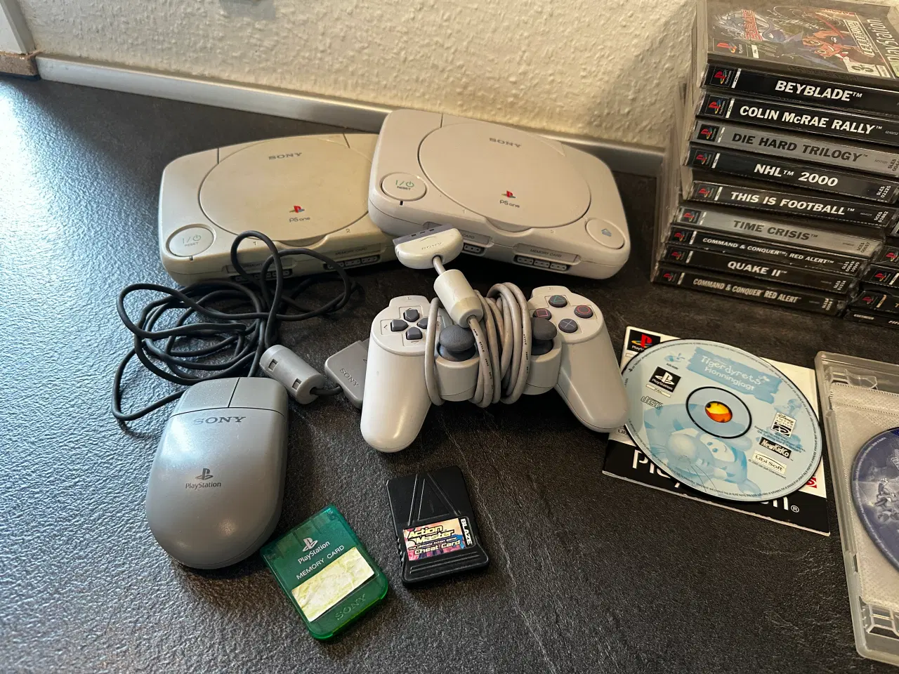 Billede 3 - Playstation One pakke med 2 maskiner og 20 spil