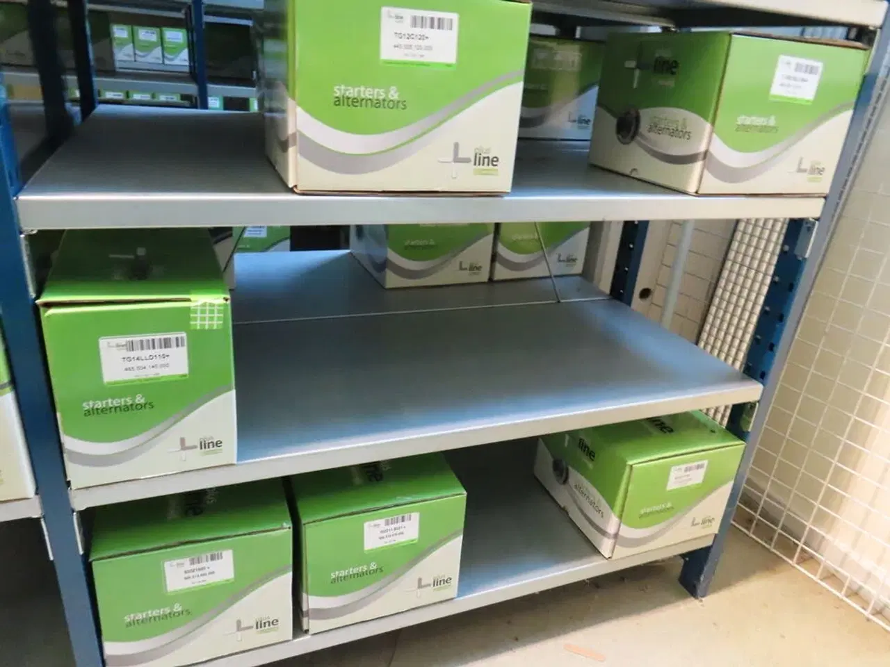 Billede 32 - 16 fag med startere og generatorer